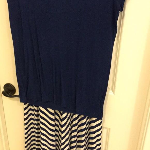 White and blue maxi skirt with matching blue top. - Picture 2 of 7